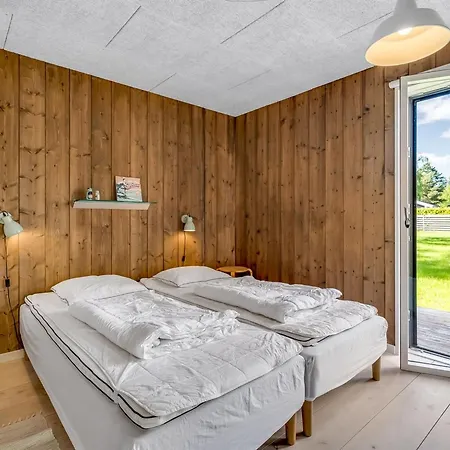 Sylva - 150m From The Sea By Interhome Feriehus Knebel